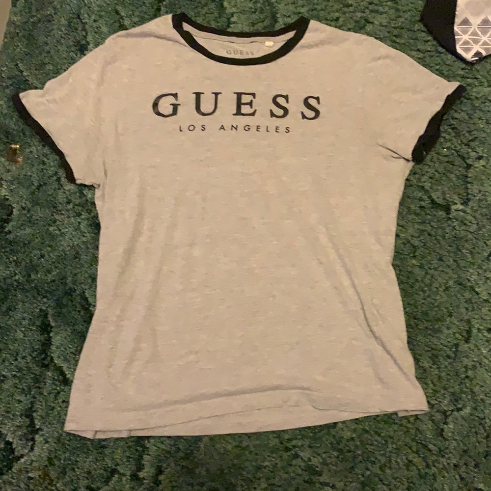 Guess men’s medium t shirt